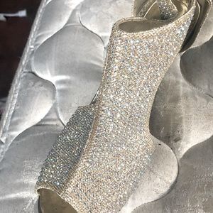 I am selling these heels I wear them one time they still new